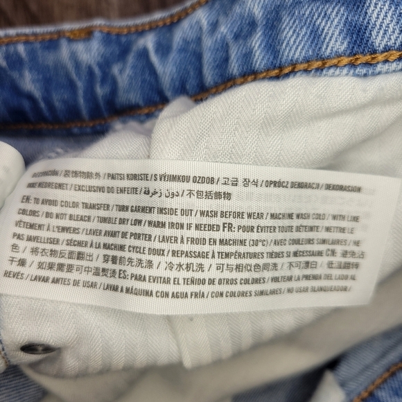 A&F Curve Love The Mom Short High Rise Lightwash Denim Jean Short Women 36 / 22 - Picture 6 of 7